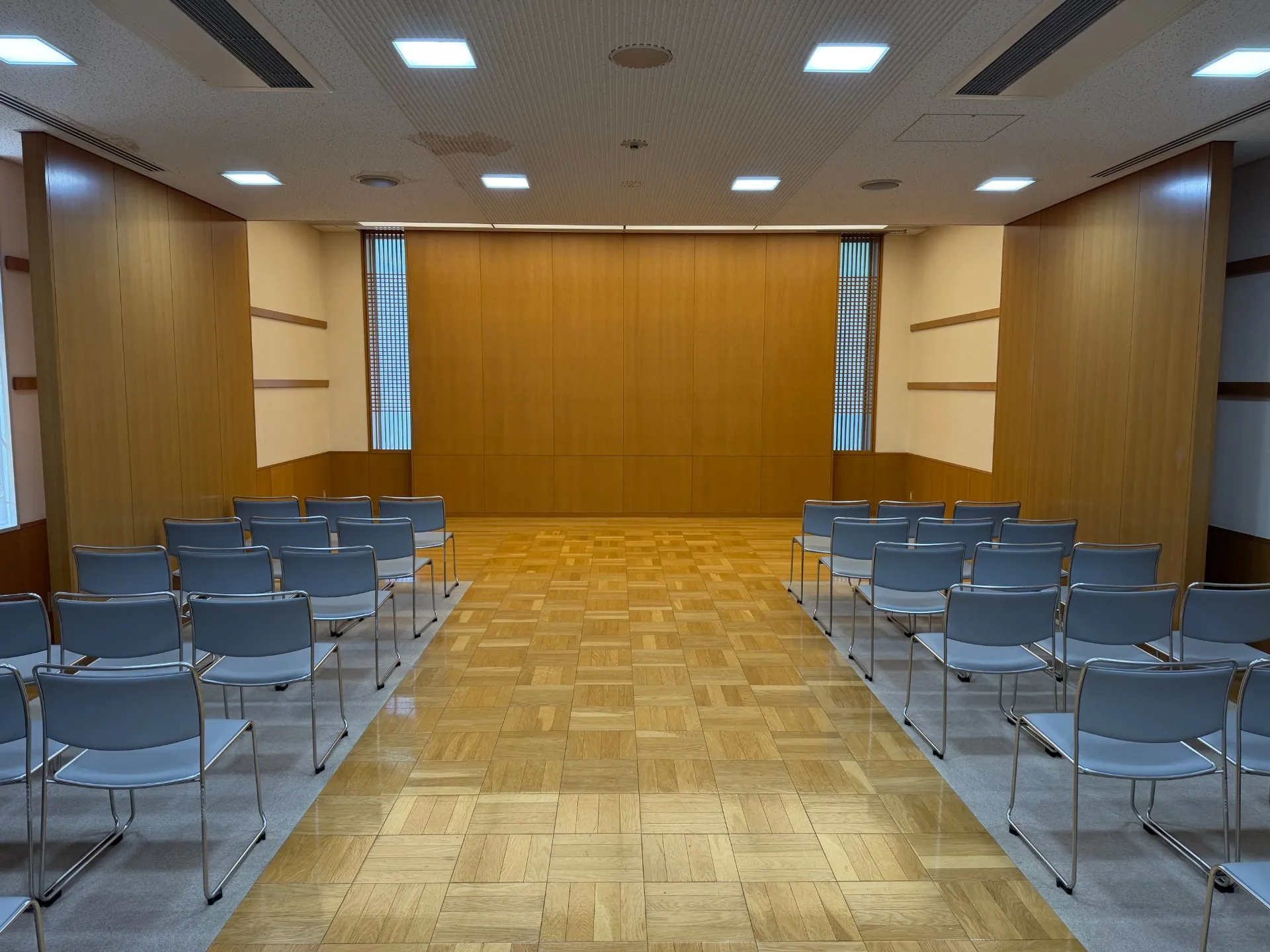 尼崎市立弥生ケ丘斎場　式場
